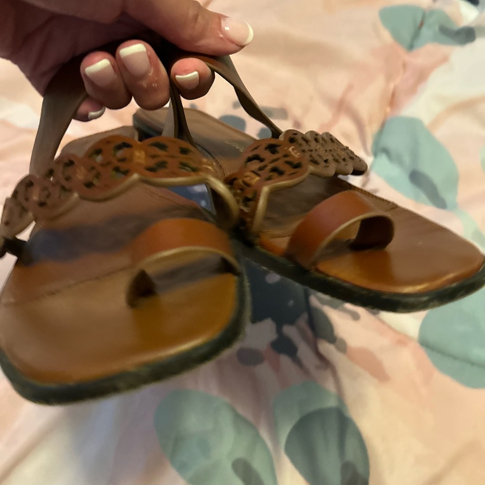 TORY BURCH logo leather sandals. - Picture 7 of 15